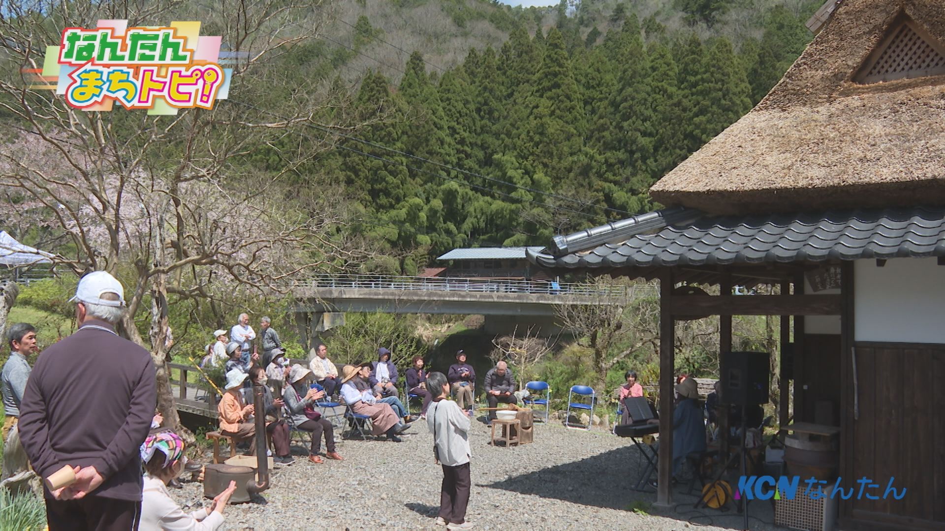 美山町内久保・水車まつり復活祭 地域のシンボルかやぶき水車小屋の